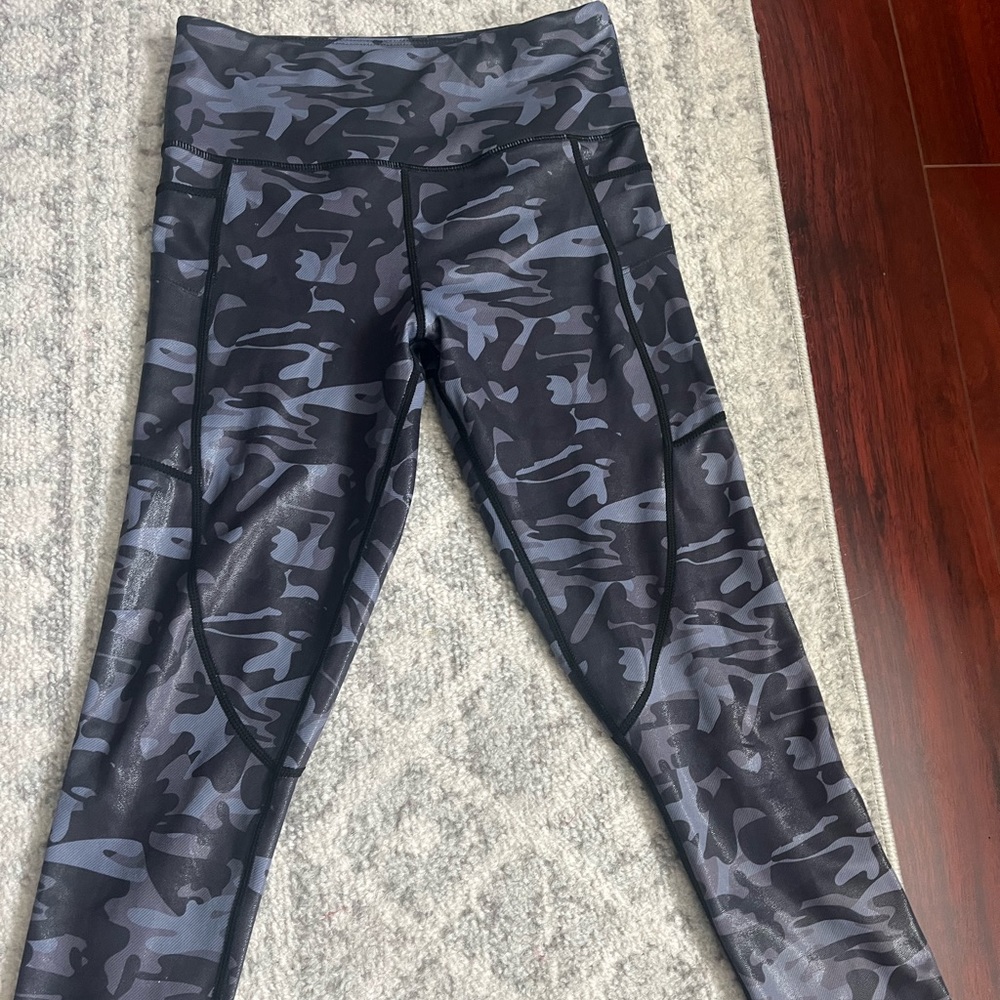 Zyia camouflage capri luxe leggings